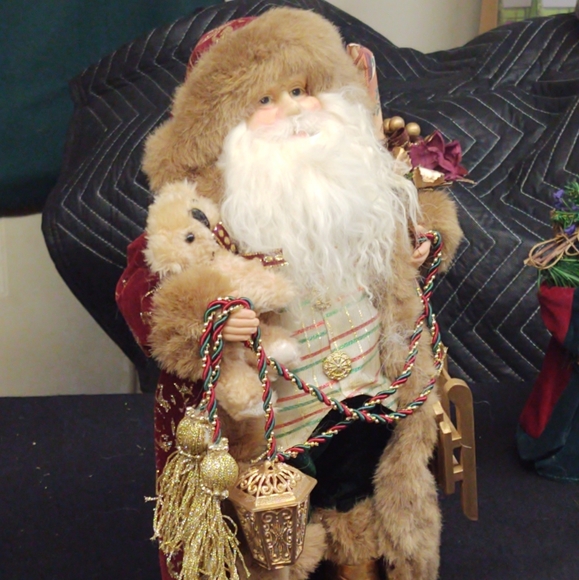 16" Santa - Picture 3 of 7